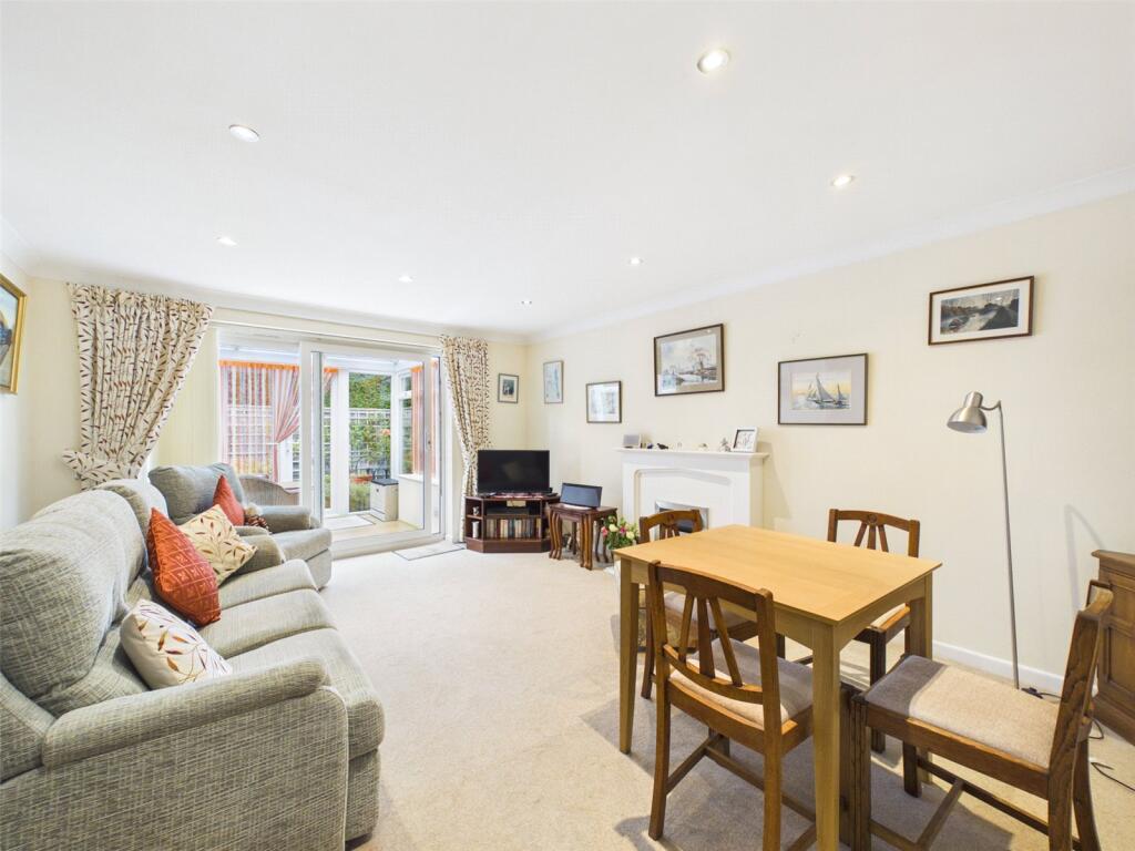 94, Russell Drive, Christchurch, Dorset, BH23 photo 4