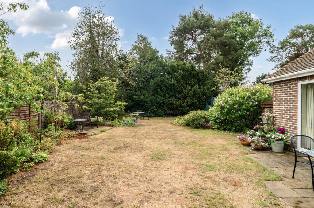 House in Guildford - View 4