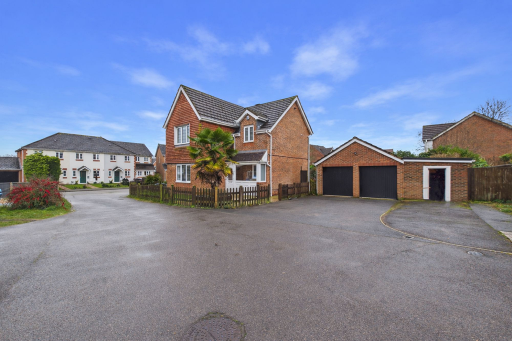 Main image of property: De Burgh Gardens, Tadworth, KT20