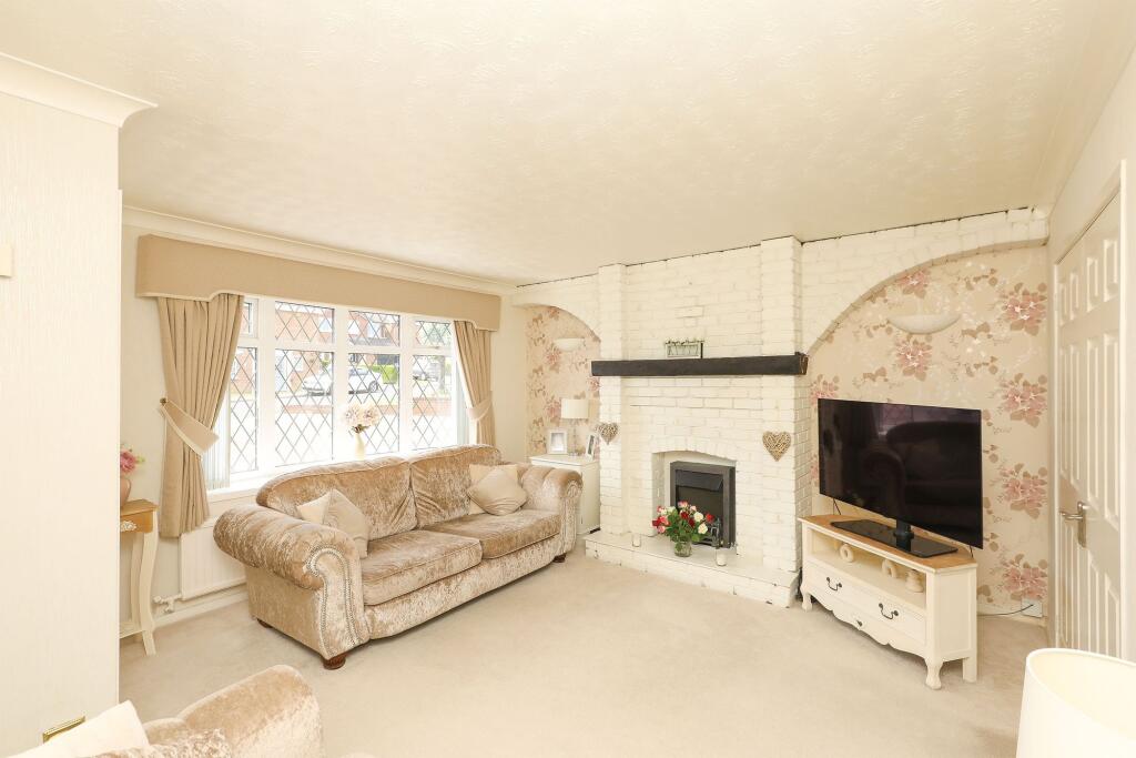 3-bed detached on Winterton Gardens, Sheffield, S12, £285,000