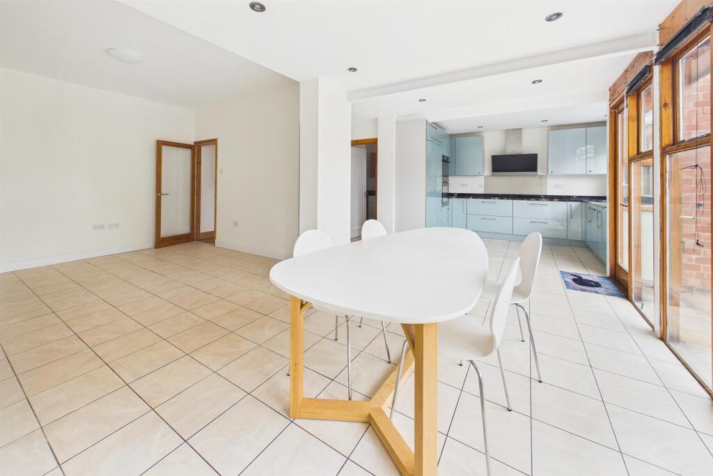 House in Coventry, Fenside, Stivichall - View 3