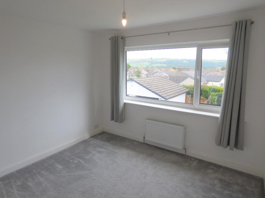 46 Eastwood Avenue, Halifax, HX2 9DT photo 4