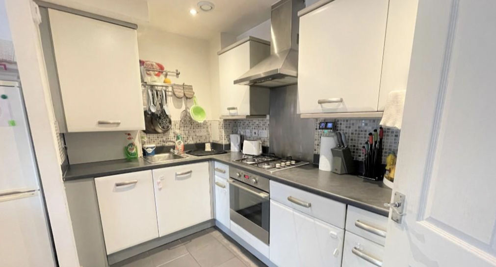 Bramley Crescent, Ilford, London, IG2 photo 2