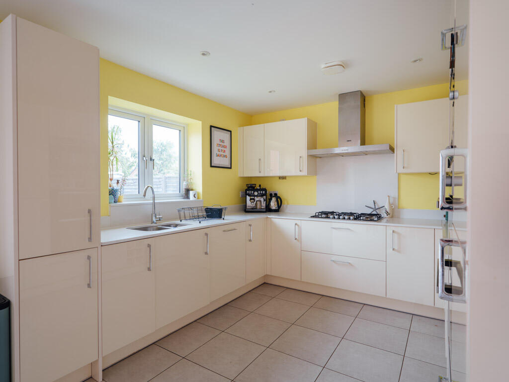 Bay Tree Close, Upton-upon-severn, Worcester, Worcestershire photo 3