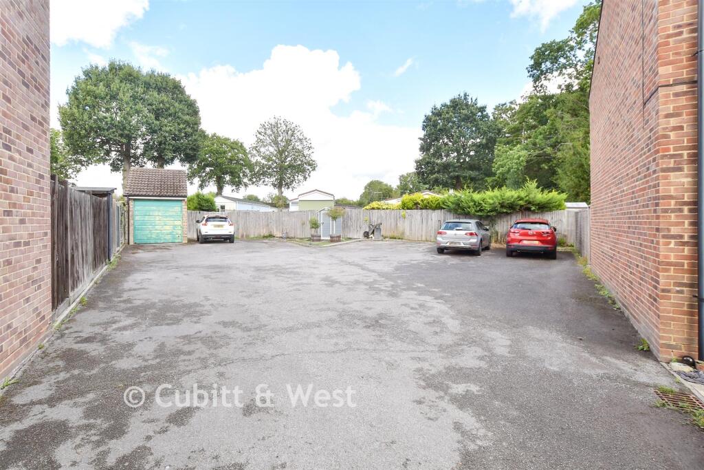 House in Redhill - View 3