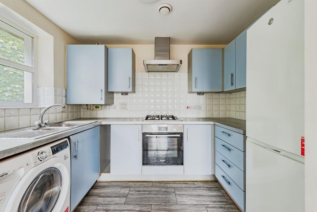 Apartment in Redhill - View 5