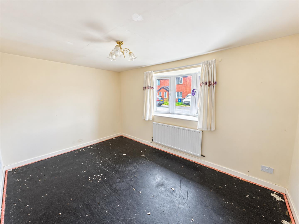 House in Oldham - View 4