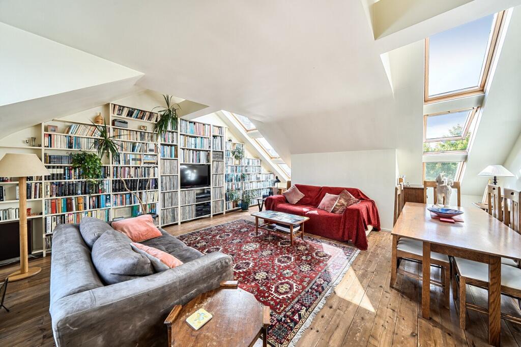 2-bed flat on Elder Avenue, Crouch End, London, N8, £650,000