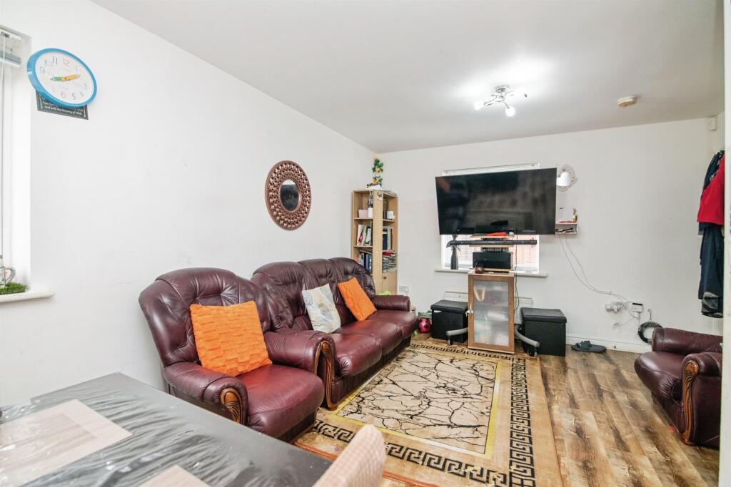 House in Sandwell, West Midlands - View 2
