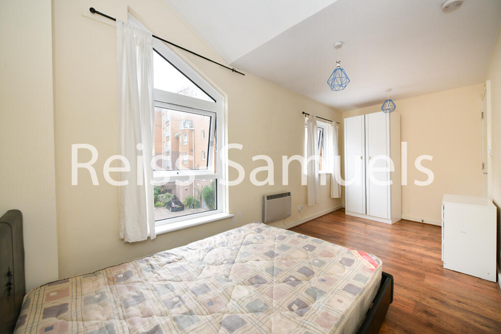 5 bedroom town house for rent