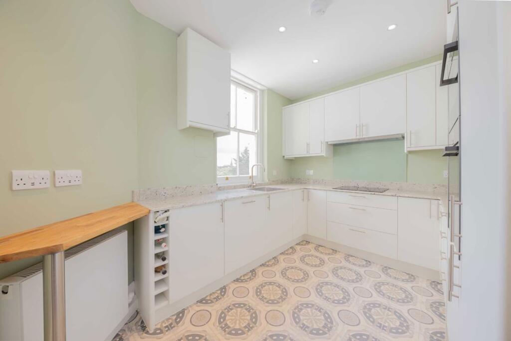 Apartment in London, West Kensington - View 3