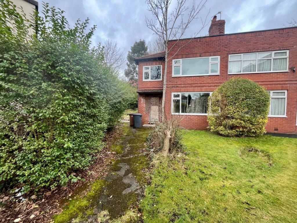 3-bed semi-detached on Castlefield Avenue, Salford, £175,000