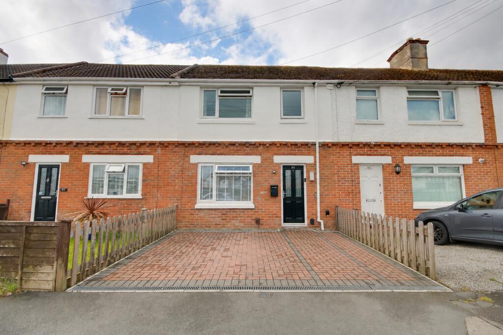 Main image of property: SHOLING! GORGEOUS KITCHEN//DINER! DRIVEWAY PARKING!