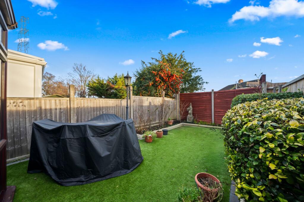 Boscombe Road, Worcester Park, KT4 photo 4