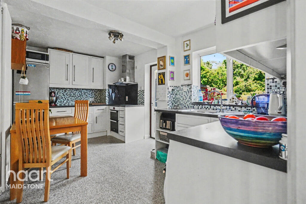 House in Maidstone, Parsonage Place, Parkwood - More
