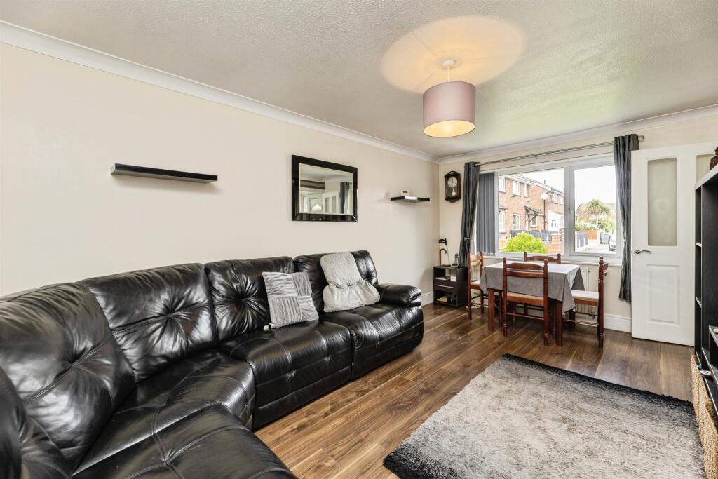 House in Leeds, West Yorkshire - View 4