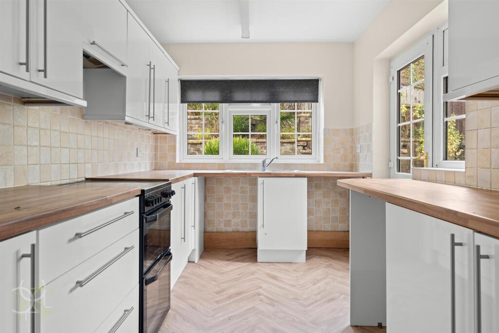 House in Worcester - View 2