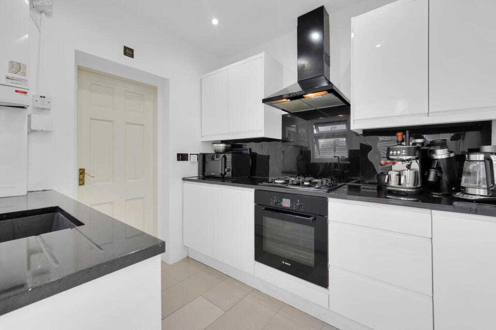 House in London - View 2