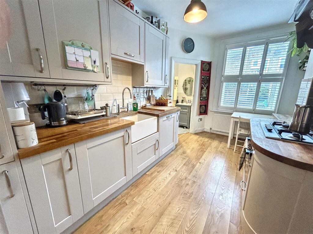 Apartment in London, Custom House, Canning Town - More