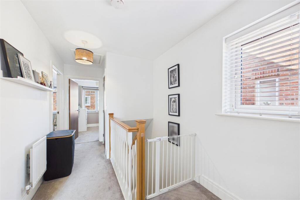 House in Newark, Middlebeck - More