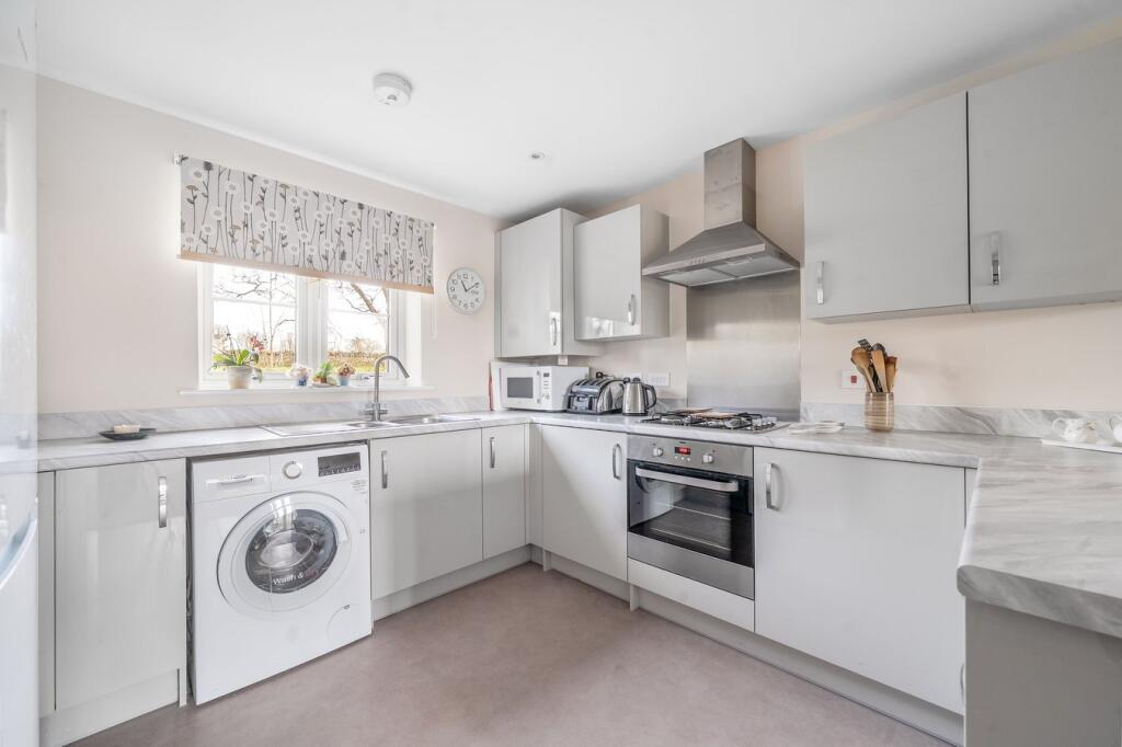 Sycamore Grove, Chalford Hill, Stroud, GL6 photo 3