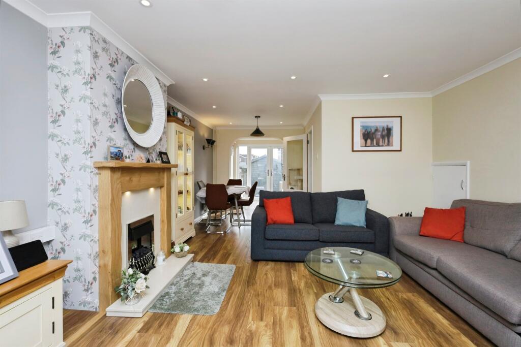 Swinburne Avenue, Eastbourne photo 3