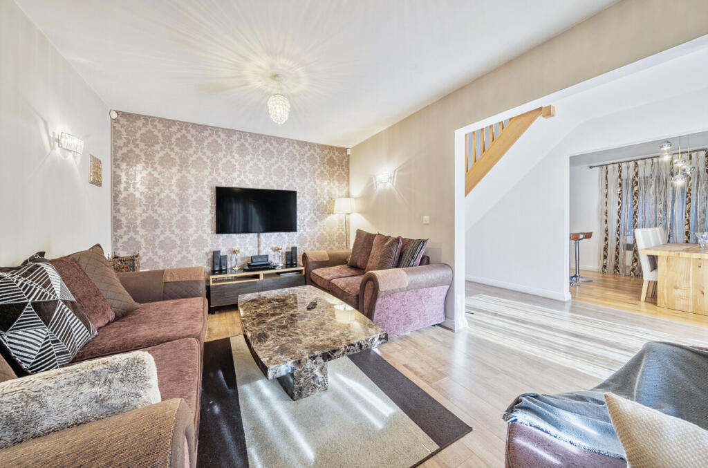 Bassett Avenue, Bassett, Southampton, Hampshire, SO16 photo 2