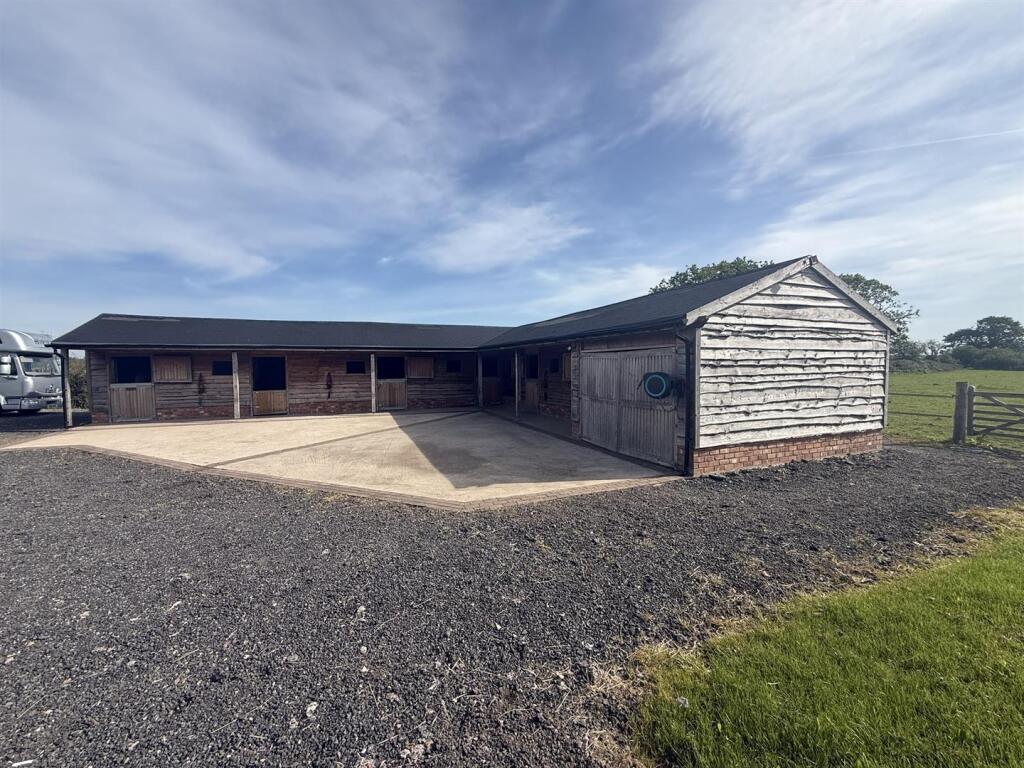 The Barnyard, Kings Marsh, Churton, Chester - View 2