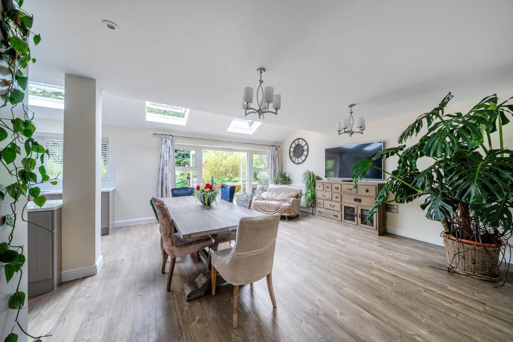 Firs Close, Horsham, RH12 - View 4
