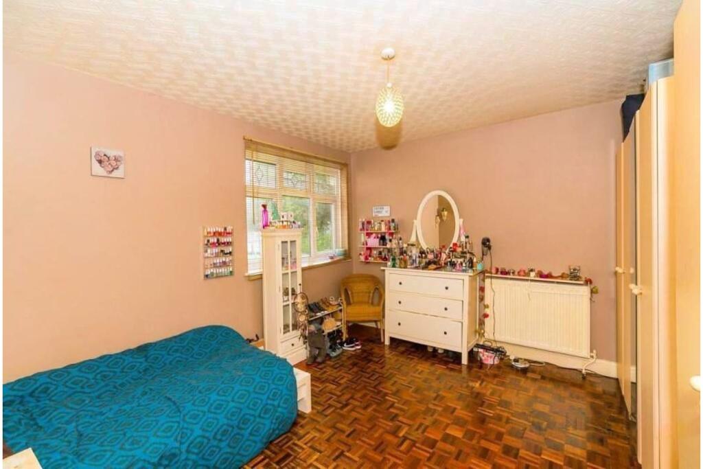Apartment in London - View 5