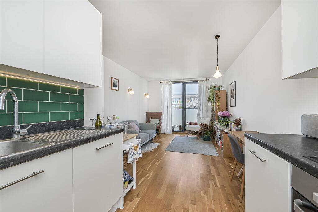 Apartment in London - View 5