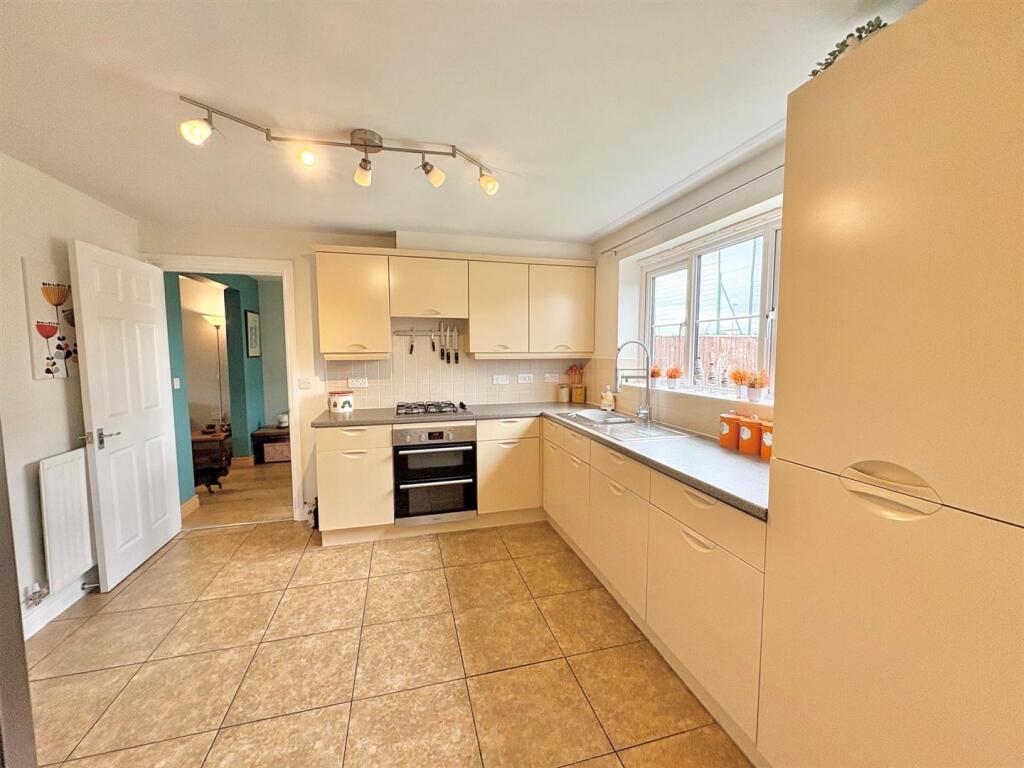 Wintergreen Close, Leigh - View 3
