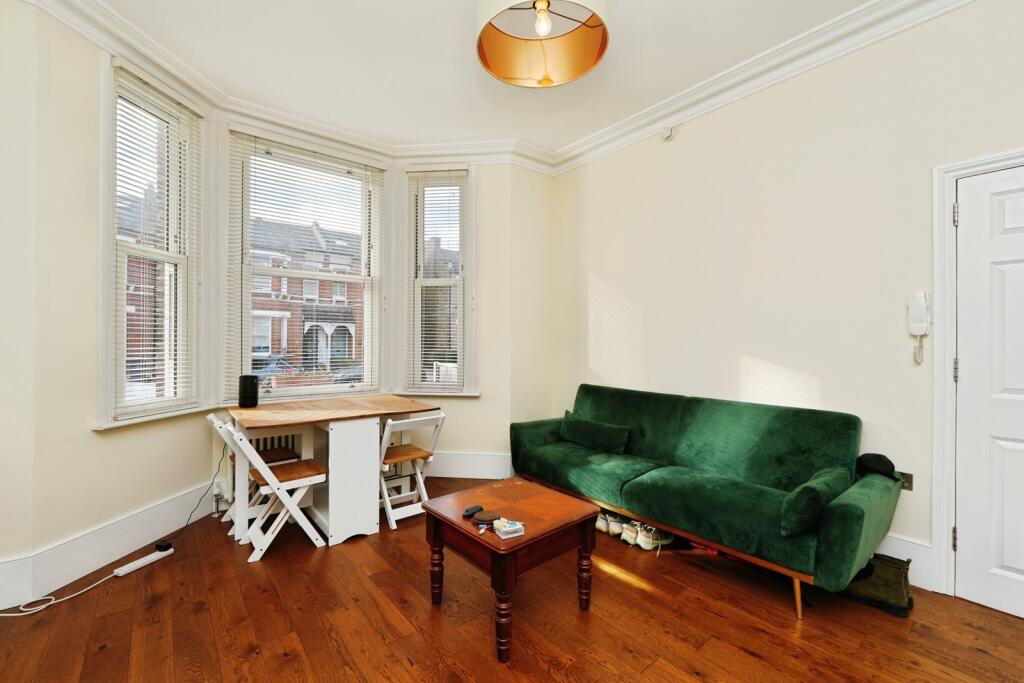 Apartment in London - View 3