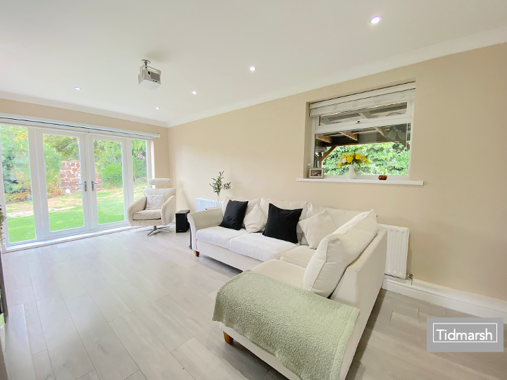 House in South Staffordshire, Oaken, Codsall - View 5