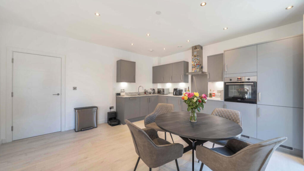 Apartment in London - View 4