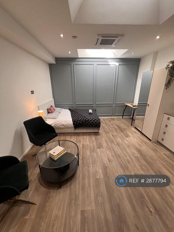 Studio flat for rent