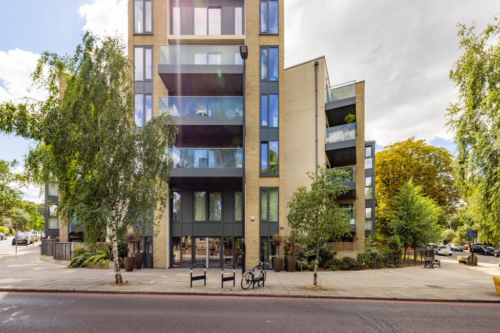 1-bed flat on Archway Road, London, £625,000