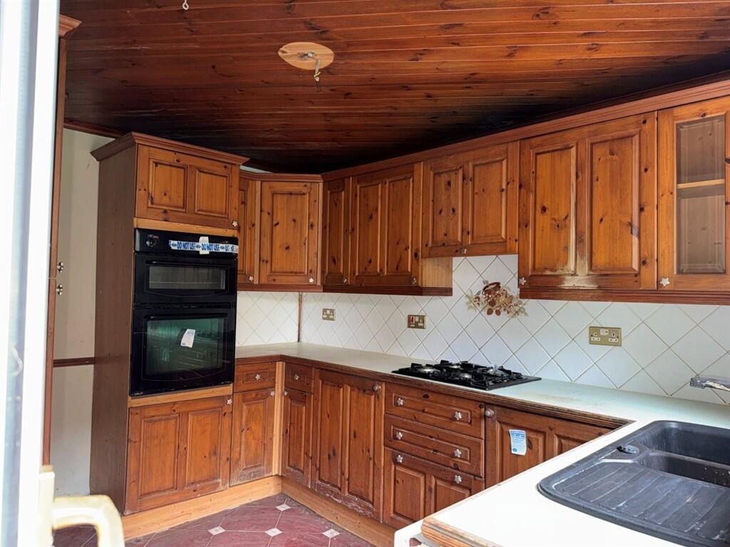 House in Newport - View 4