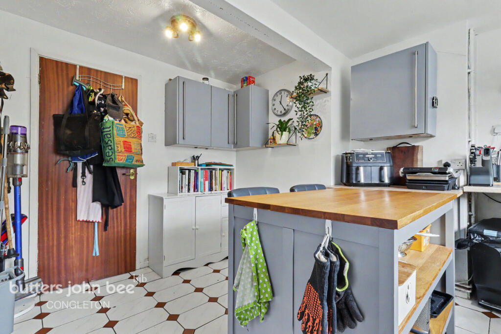 House in Stoke-on-Trent - View 4