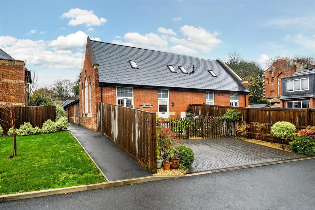 3-bed semi-detached on St Peters, Bath Road, Devizes, £385,000