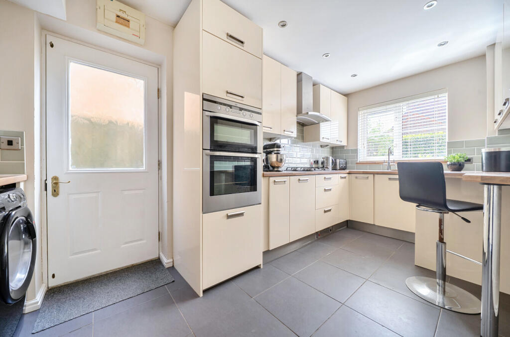 House in Bracknell, Warfield - View 2
