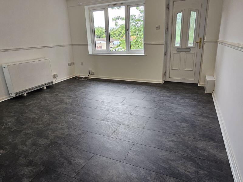 Apartment in Gloucester - View 2