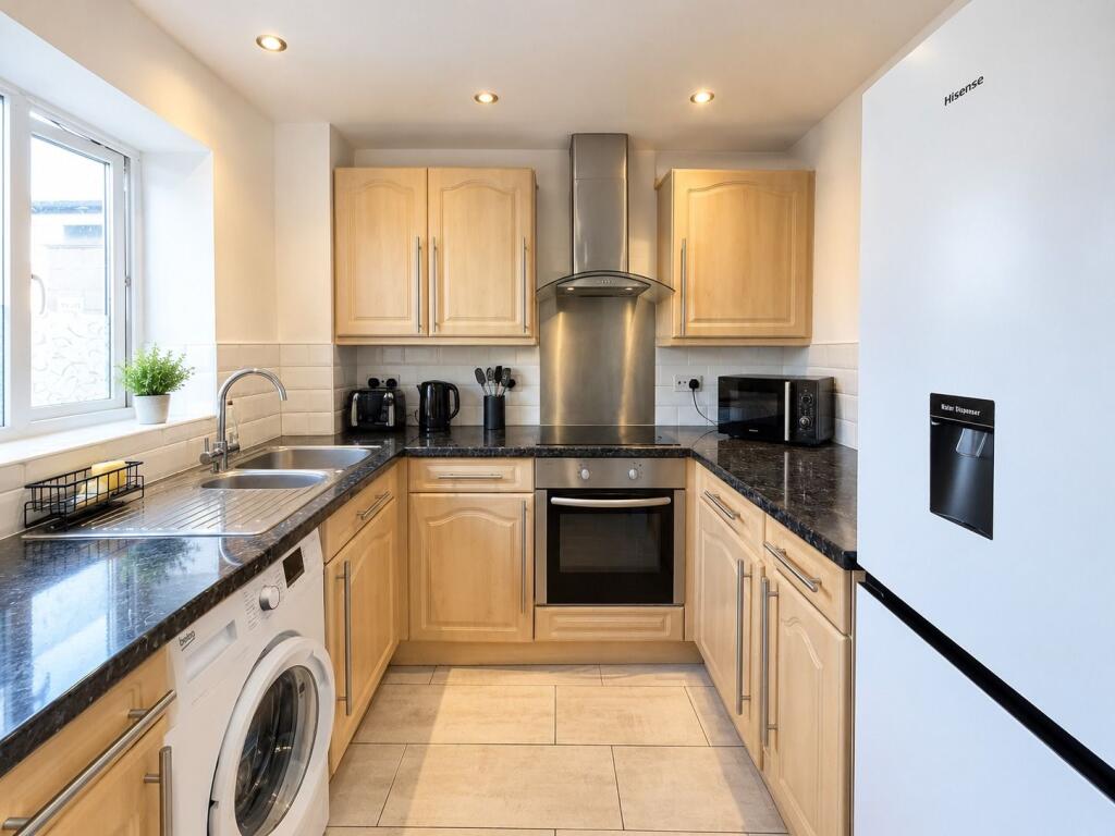 St. Leonards Close, Grays, Essex, RM17 photo 5