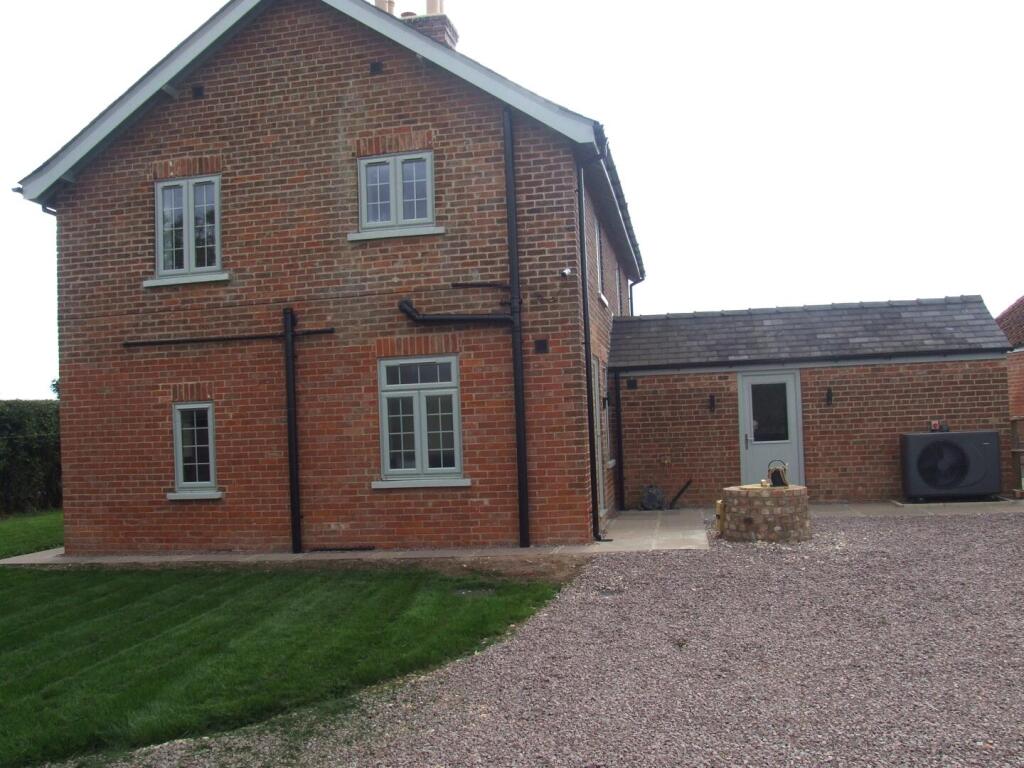 House in Lincoln - View 2