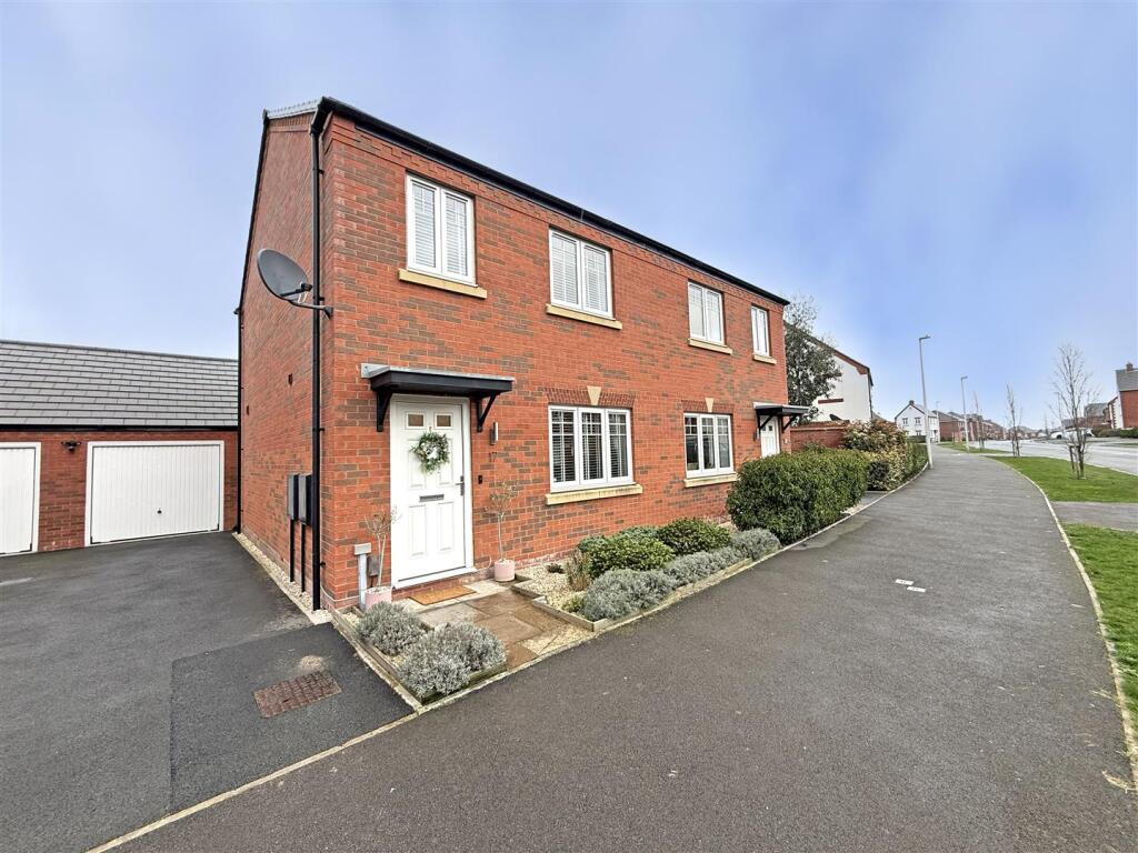 3-bed semi-detached on Fox Avenue, Otley Road, Shrewsbury, £290,000