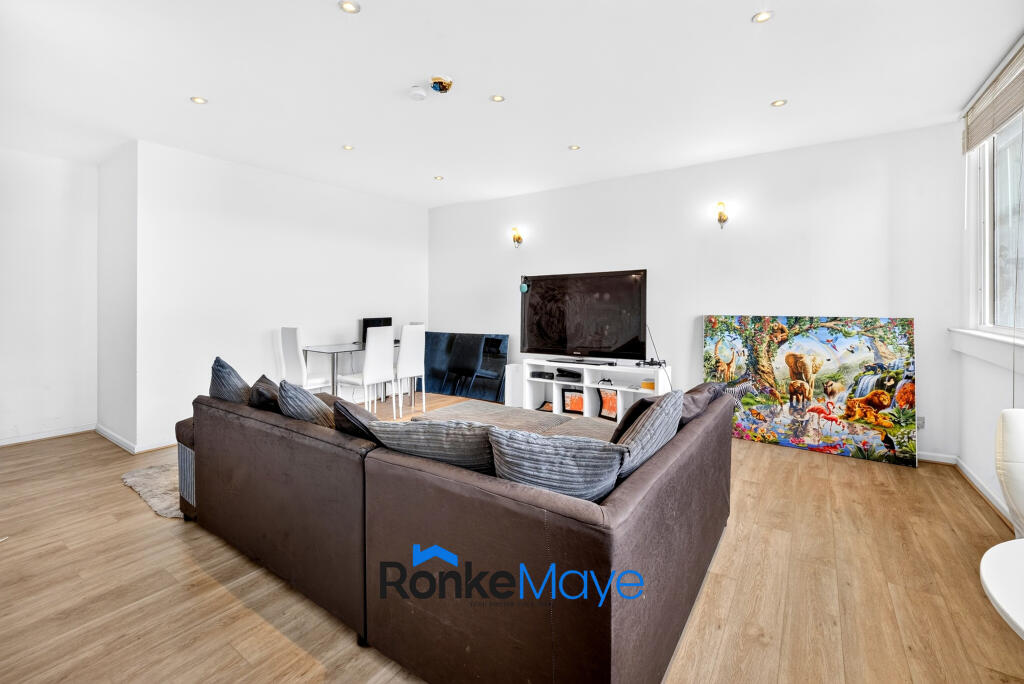 Apartment in Croydon - More