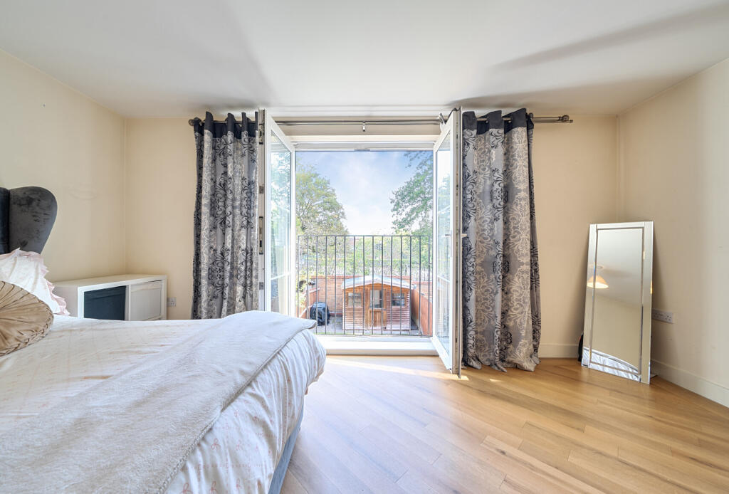 House in Romford - More