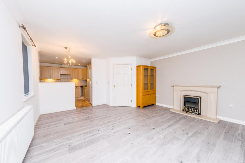 Apartment in Leeds, Morley - View 4