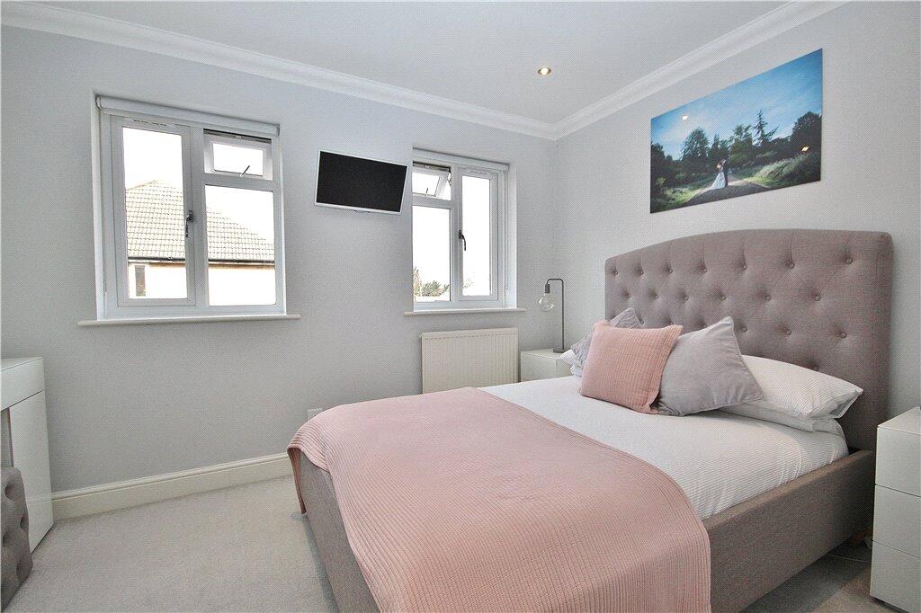 House in Sunbury-on-Thames, Surrey - View 4