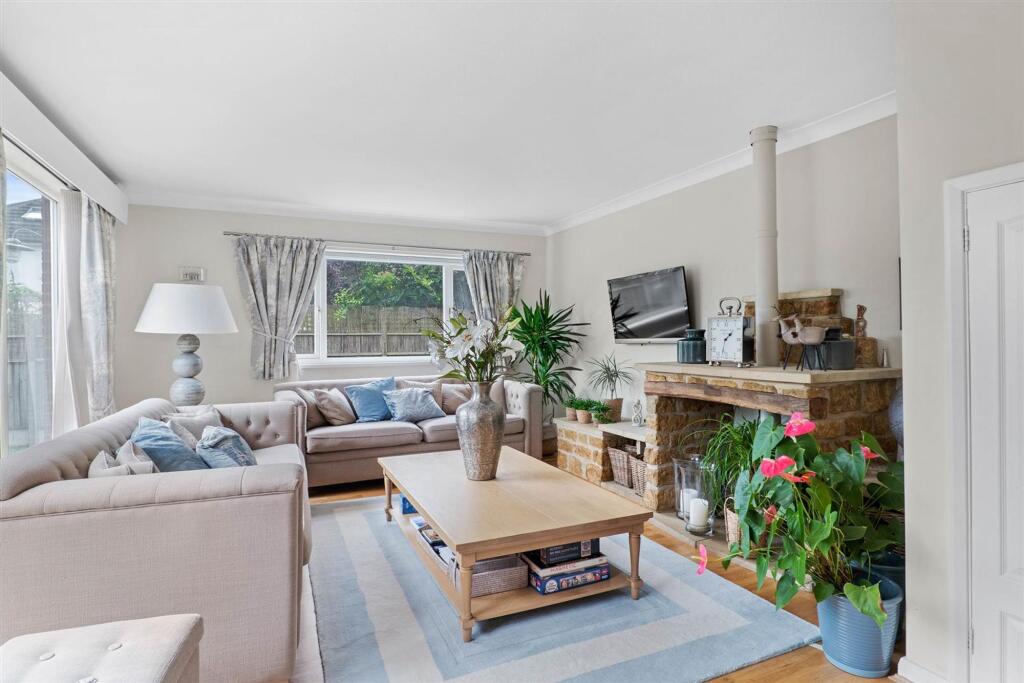 Paddock Lane, Stratford-Upon-Avon, CV37 photo 4